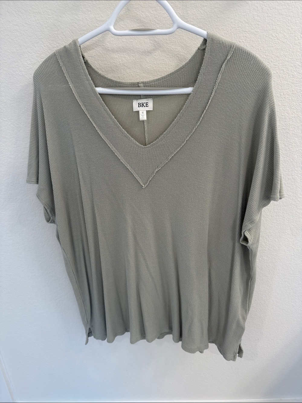 BKE Short Sleeve V-Neck Top in Sage Green